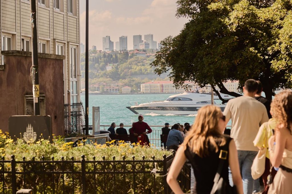 Europe Heatwave Intensifies: 44C Forecast, Talks in France
