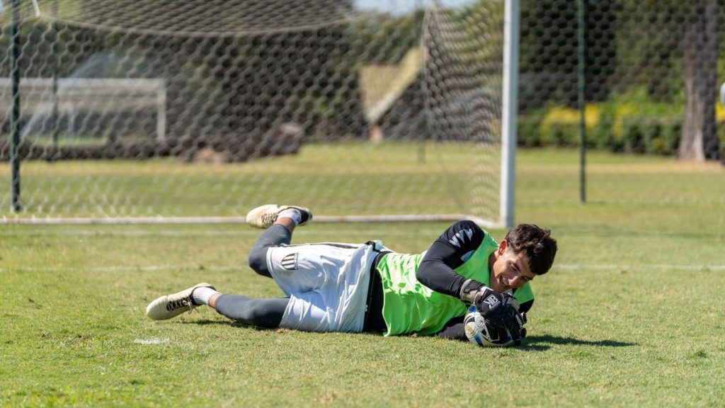 Chelsea Goalkeeper Jörgensen Leaves Tour Amid Loan Talk