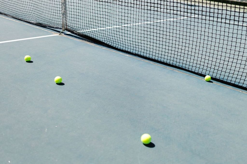 Kostyuk Secures Early Break in Wimbledon Quarter-Final