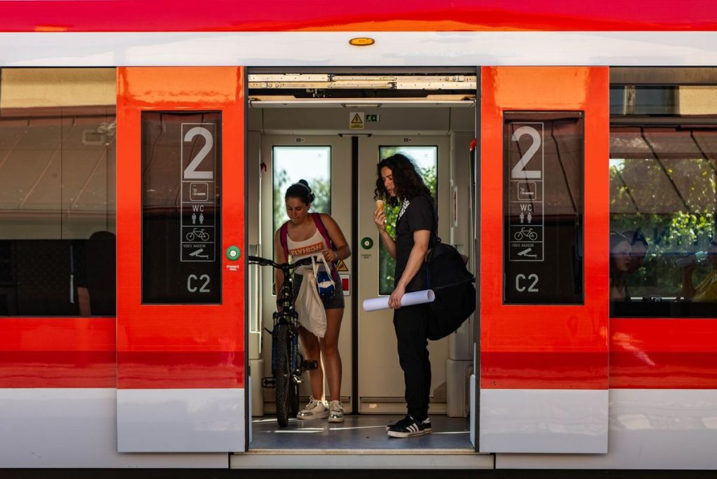Oxfordshire Rail: Heatwave Disrupts Services